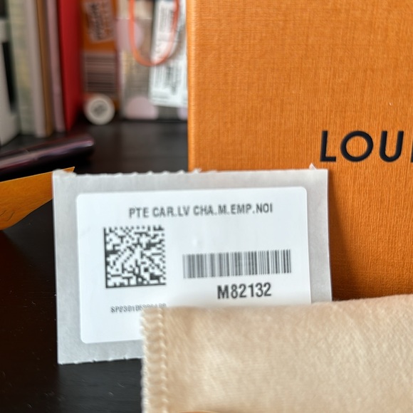 NWT Louis Vuitton card holder! Black empriente leather!! 🖤 - Picture 9 of 10